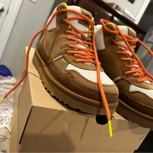 Ugg Highland Hi Heritage size 9